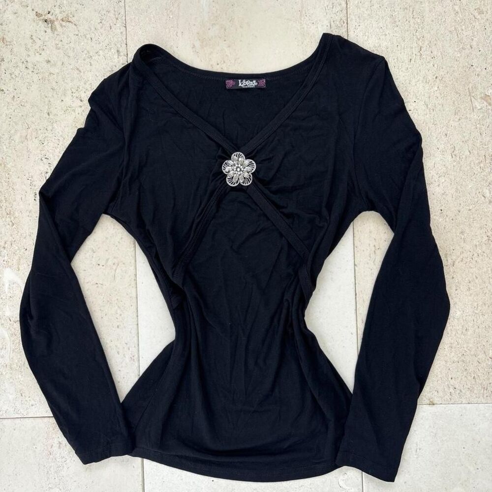 Vintage Black Long-Sleeve Top Featuring a Chic Crossover V-Neck Design